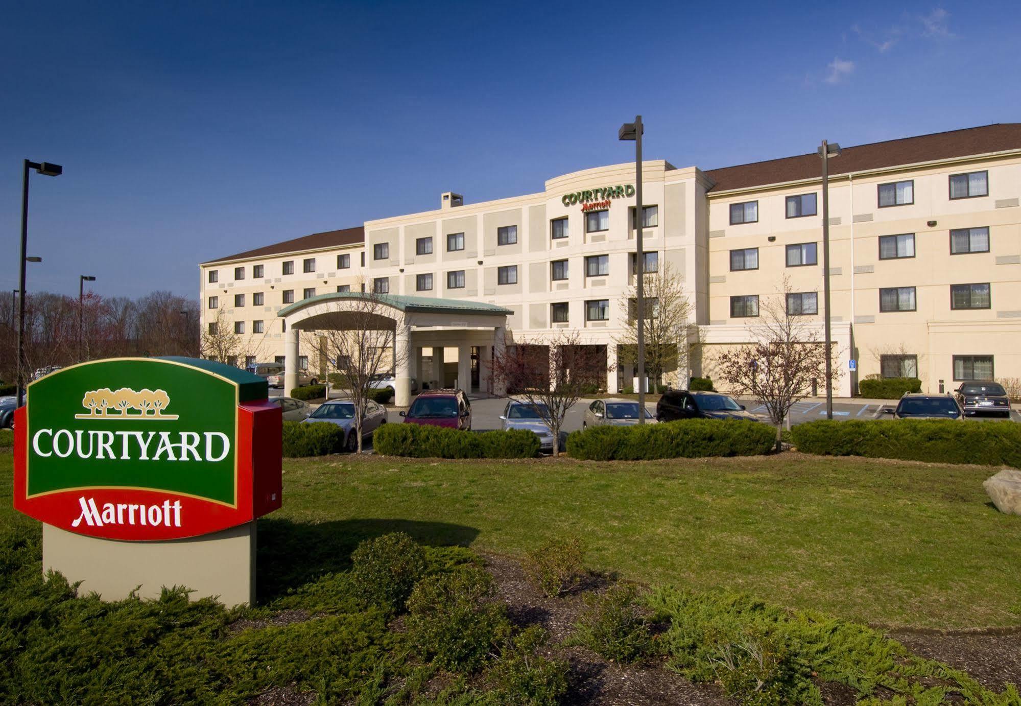 Courtyard By Marriott Middletown Goshen Hotel Екстериор снимка